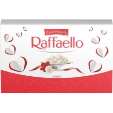 Конфеты RAFFAELLO с цельным миндальным орехом в кокосовой обсыпке, 90г в магазинах Лента