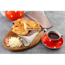 Слойка ЛЕНТА FRESH с ветчиной и сыром, 100г в магазинах Лента