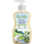 Жидкое мыло BIOMIO Bio-Soap Антибактериальное с маслом чайного дерева, 300мл Жидкое мыло BIOMIO Bio-Soap Антибактериальное с маслом чайного дерева, 300мл