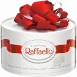 Конфеты Raffaello с цельным миндальным орехом в кокосовой обсыпке 100г