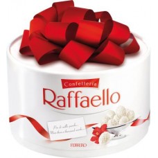 Конфеты Raffaello с цельным миндальным орехом в кокосовой обсыпке 200г в магазинах Магнит