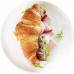 Круассан с мясом копченой курицы Круассан с мясом копченой курицы