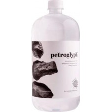 Вода Petroglyph минеральная природная столовая питьевая негазированная 1.25л в магазинах Магнит