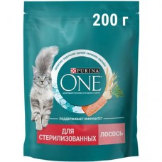 Сухой корм Purina One для стерилизованных кошек и кастрированных котов с лососем, 200г в магазинах Перекресток
