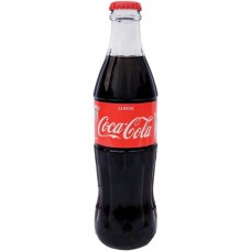 Напиток Coca Cola Classic со вкусом колы безалкогольный газированный стеклянная бутылка, 330мл в магазинах Перекресток