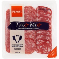 Колбаса сырокопчёная Ремит Trio mio в нарезке ассорти, 100г в магазинах Перекресток