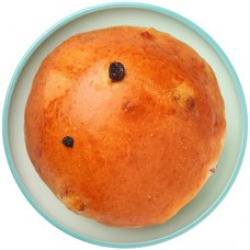 Булочка с изюмом, 70г в магазинах Перекресток