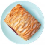 Слойка с чёрной смородиной, 70г