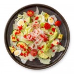 Салат с авокадо, перепелиным яйцом и соусом кунжутно-майонезным Шеф Перекрёсток, 205г