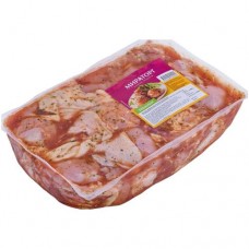 Шашлык из мяса цыплёнка-бройлера Мираторг в маринаде охлаждённый в магазинах Перекресток