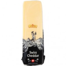Сыр Le Superbe Чеддер 50% в магазинах Перекресток