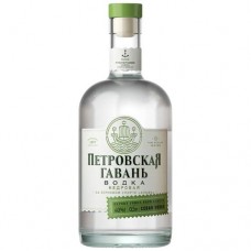 Водка Петровская Гавань Кедровая 40%, 500мл в магазинах Перекресток